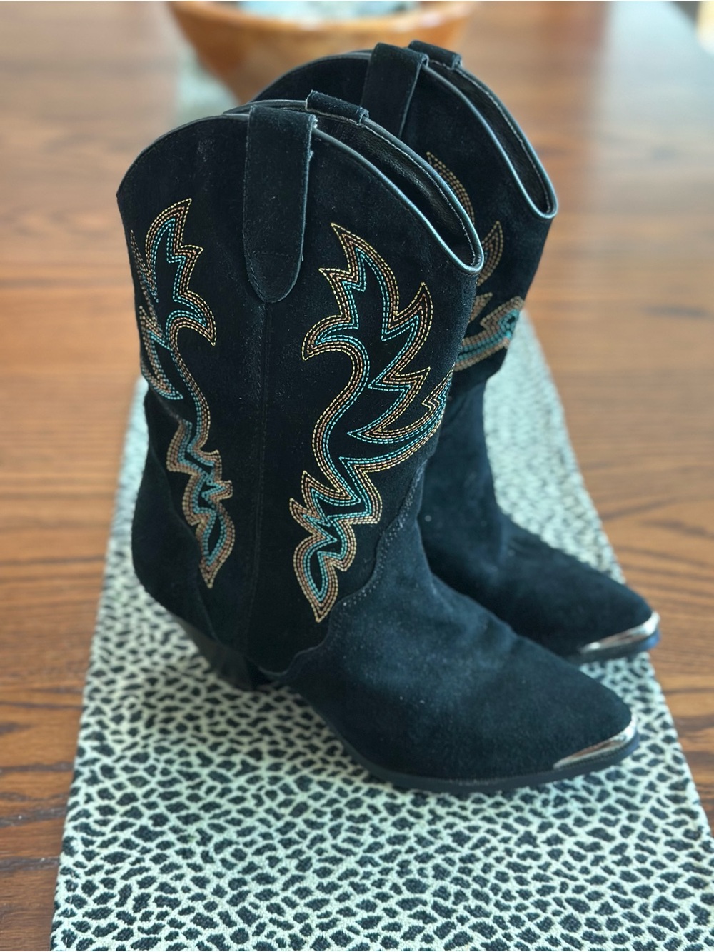 Dingo Suede Western Low Calf Cowboy Boots Black with Embroidery, Size 8